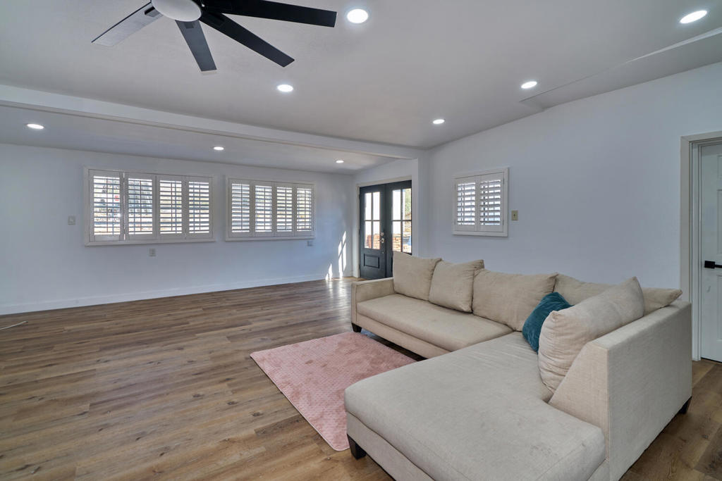 73300 Paradise Avenue Property Photo 5