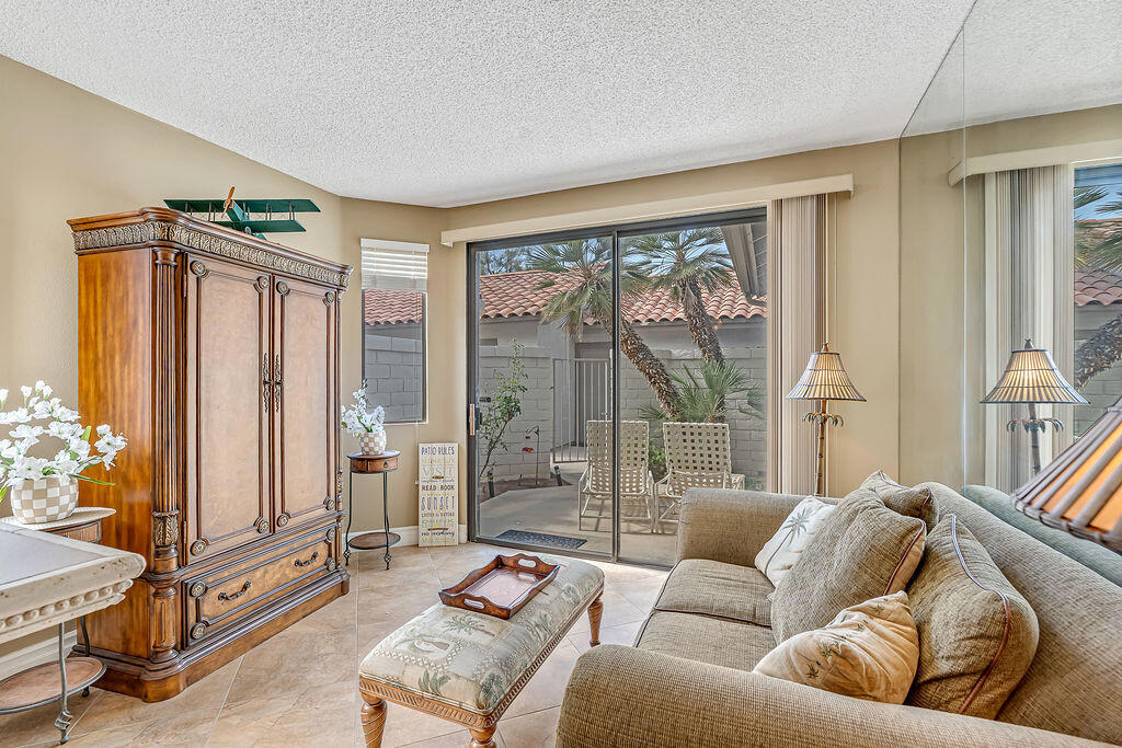 79803 Olympia Fields Property Photo 4