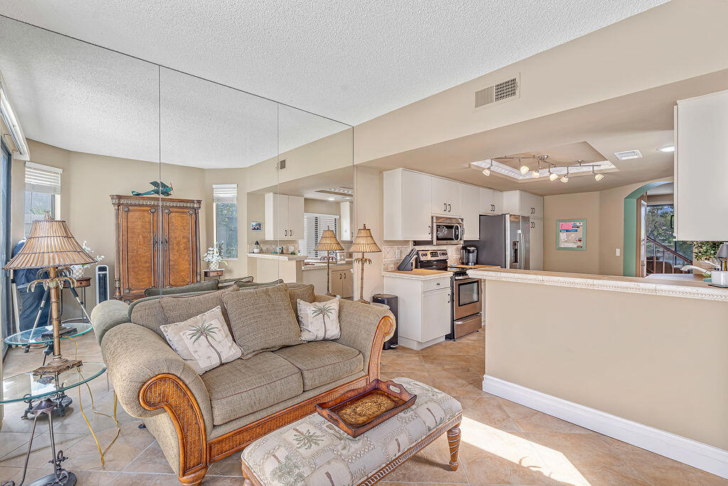 79803 Olympia Fields Property Photo 6