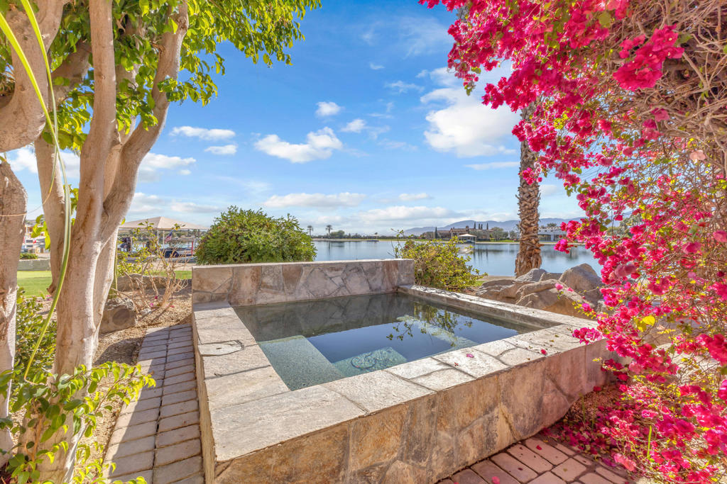 83073 N Shore Drive Property Photo 4
