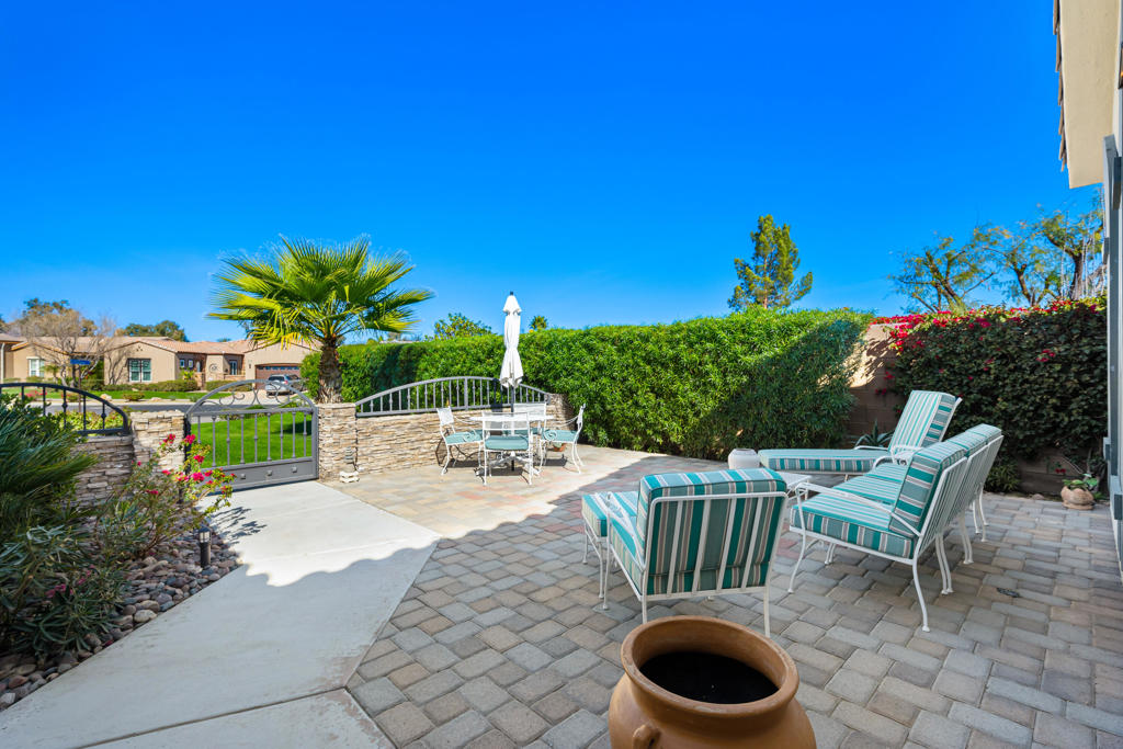 60200 Wishbone Court Property Photo 3