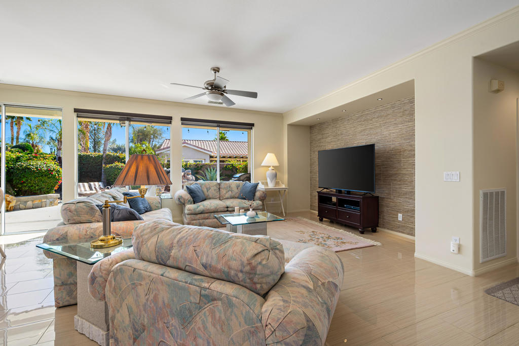 60200 Wishbone Court Property Photo 13