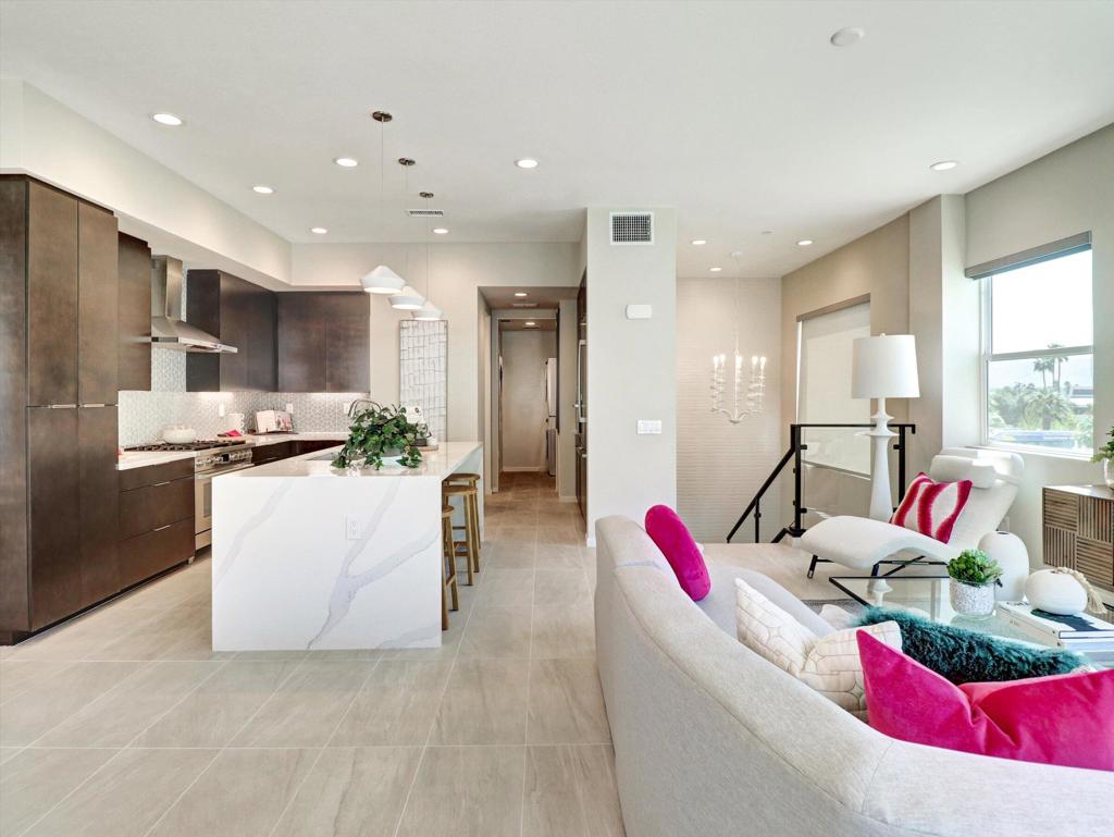 798 Obsidian Loop E Property Photo 3