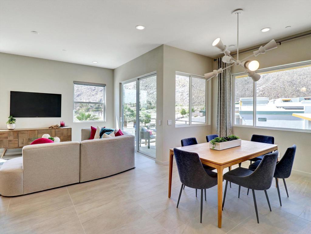 798 Obsidian Loop E Property Photo 6