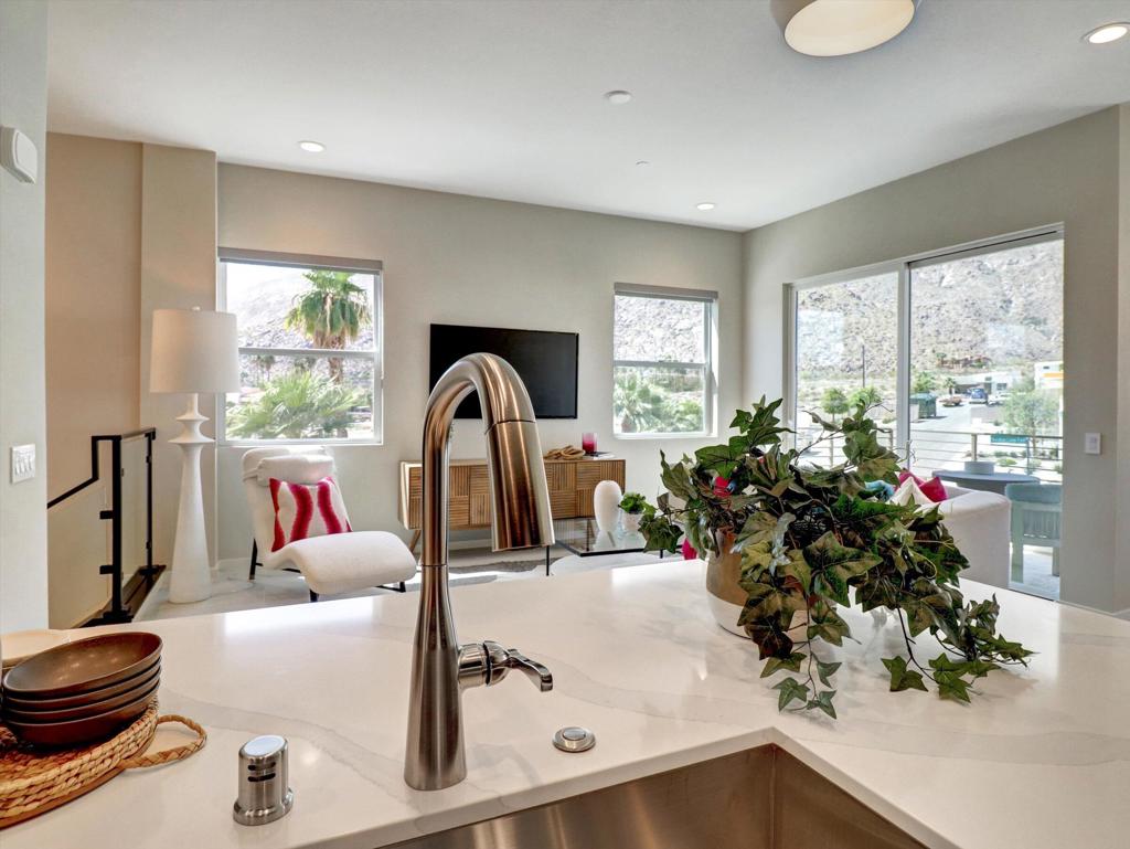798 Obsidian Loop E Property Photo 15