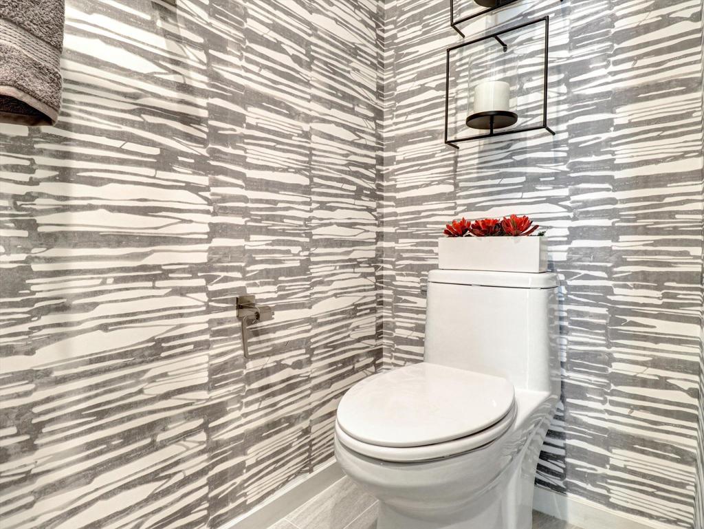 798 Obsidian Loop E Property Photo 17