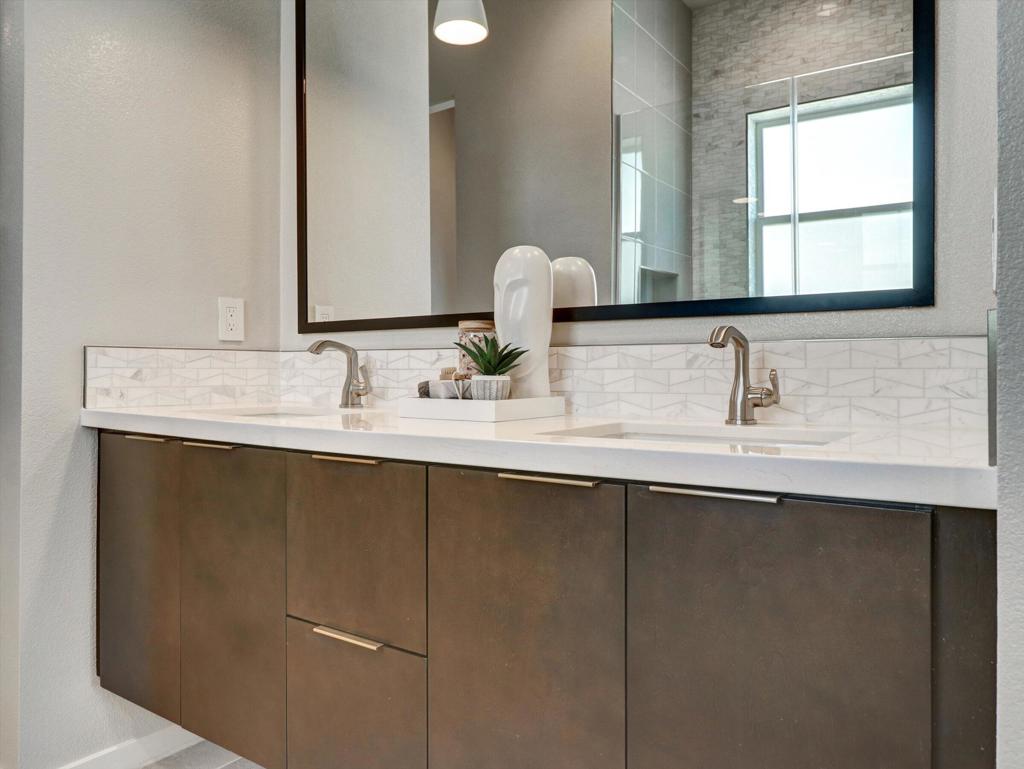 798 Obsidian Loop E Property Photo 24
