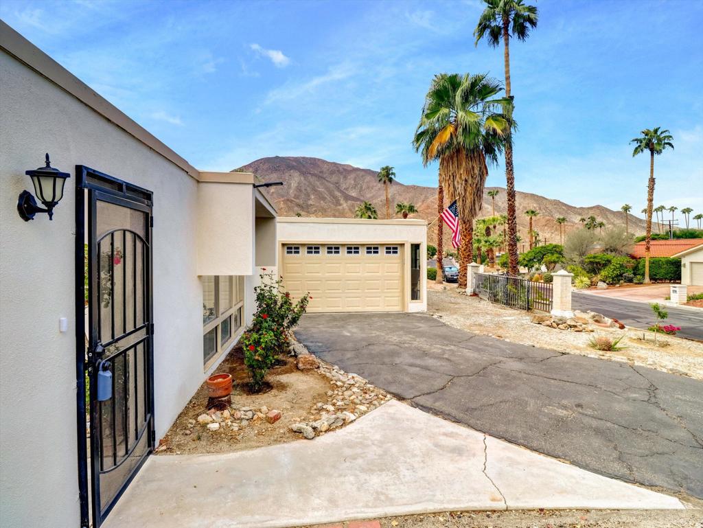 72629 Pitahaya Street Property Photo 2