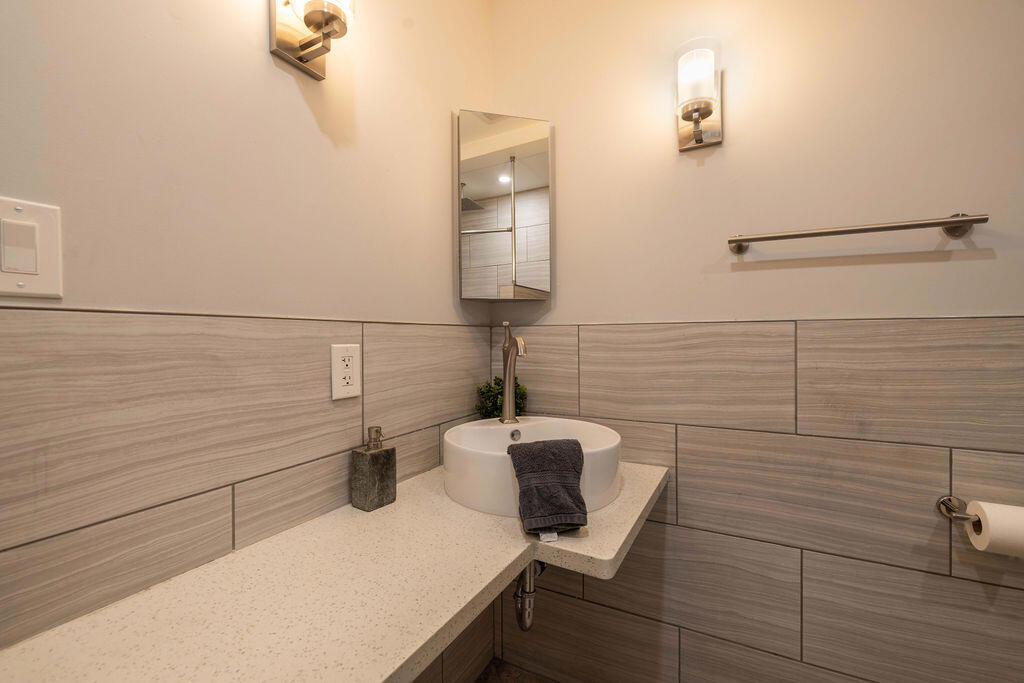 643 Villa Grove Avenue Property Photo 18