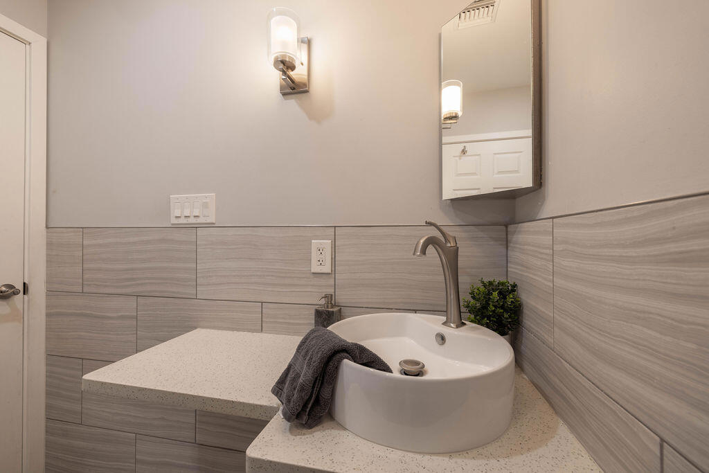 643 Villa Grove Avenue Property Photo 19