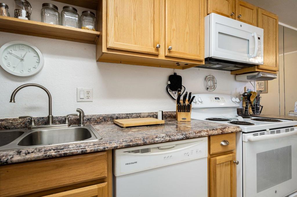 675 N Los Felices Circle W 204 Property Photo 23