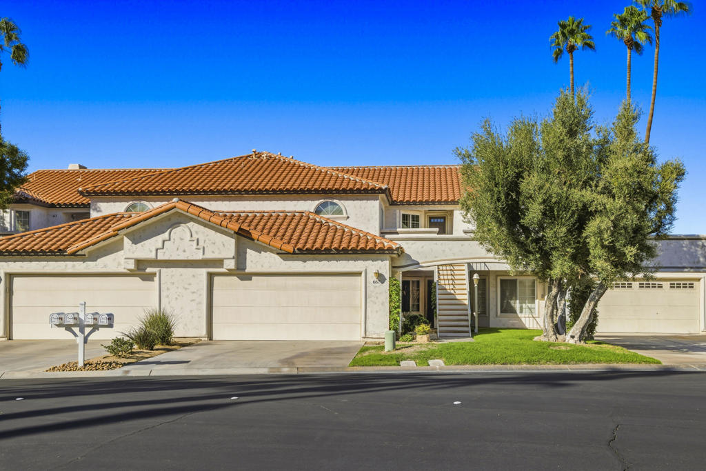 667 Vista Lago Circle N Property Photo 3
