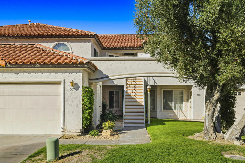 667 Vista Lago Circle N Property Photo 4