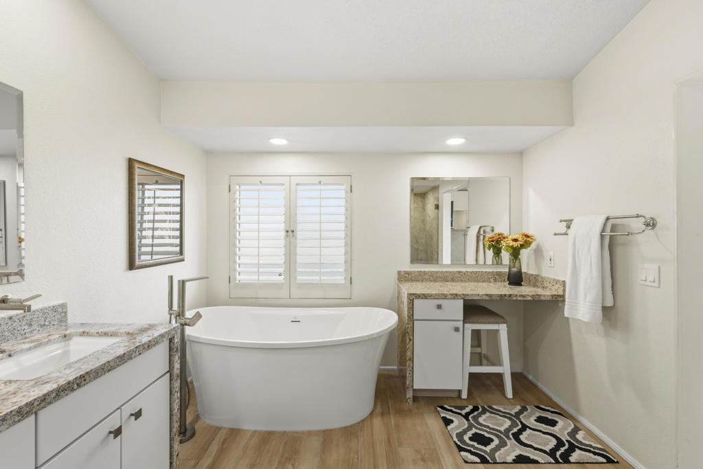 667 Vista Lago Circle N Property Photo 21