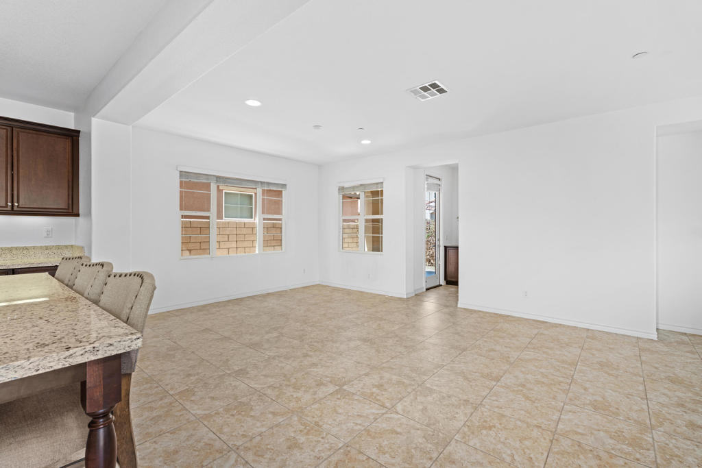 585 Via De La Paz Property Photo 7