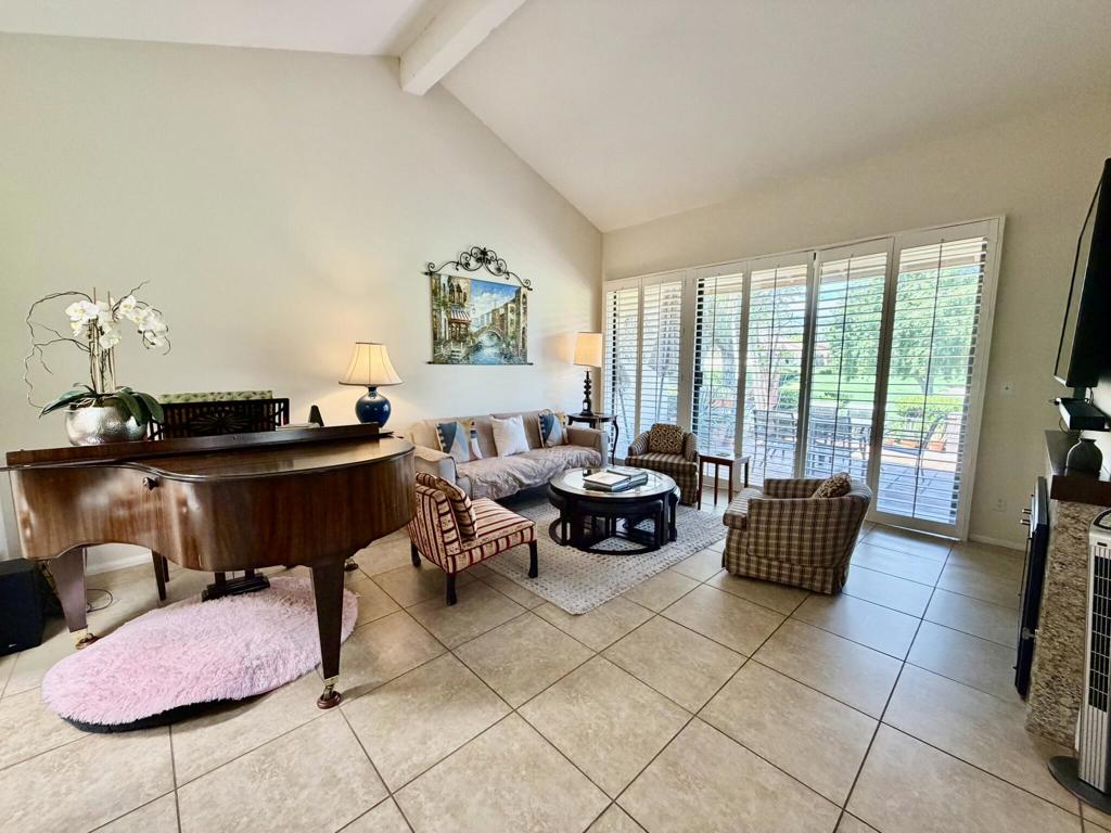 345 Gran Via Property Photo 6