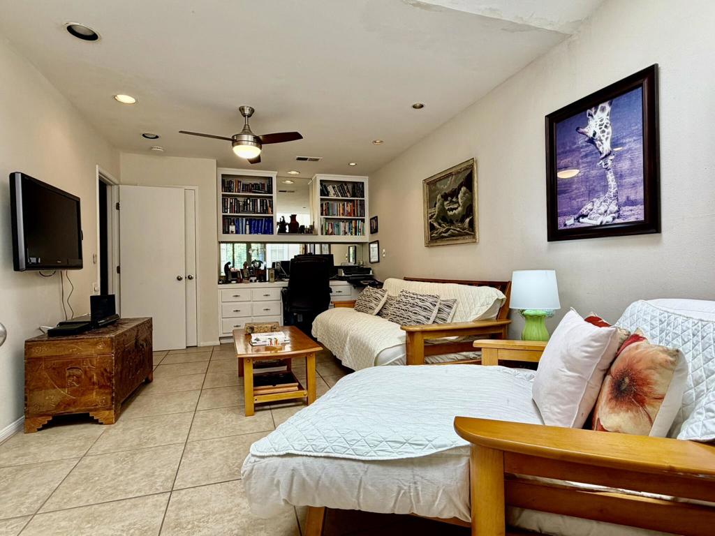 345 Gran Via Property Photo 11