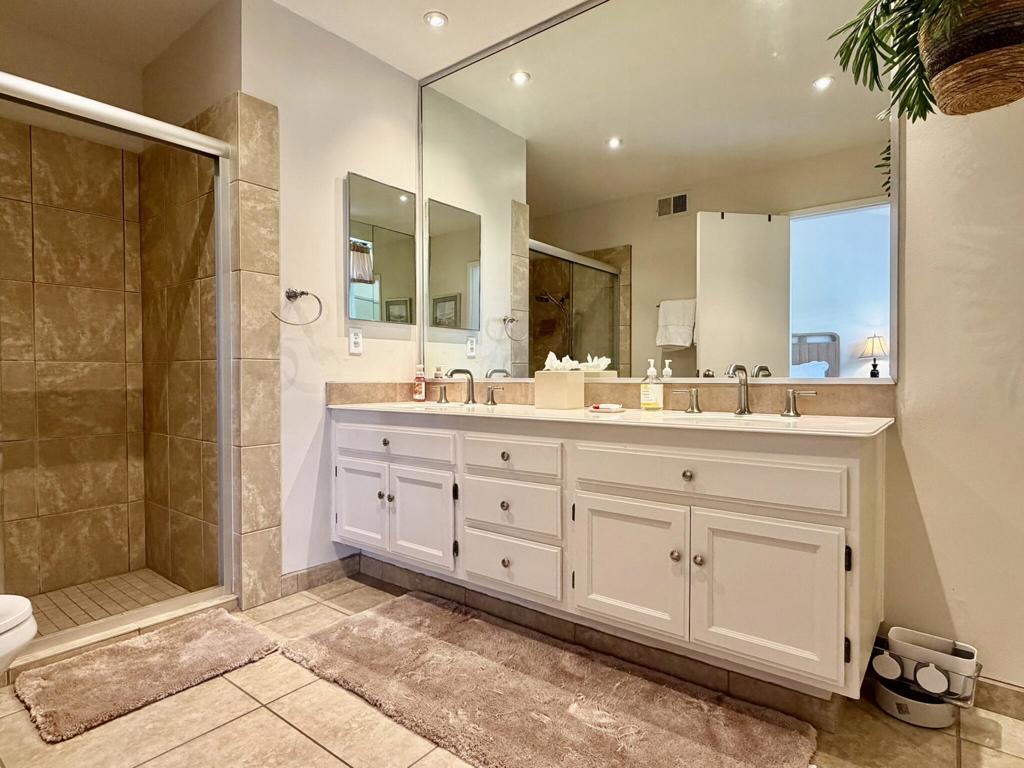 345 Gran Via Property Photo 14