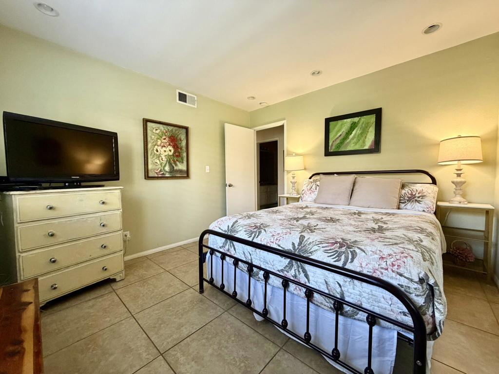345 Gran Via Property Photo 17