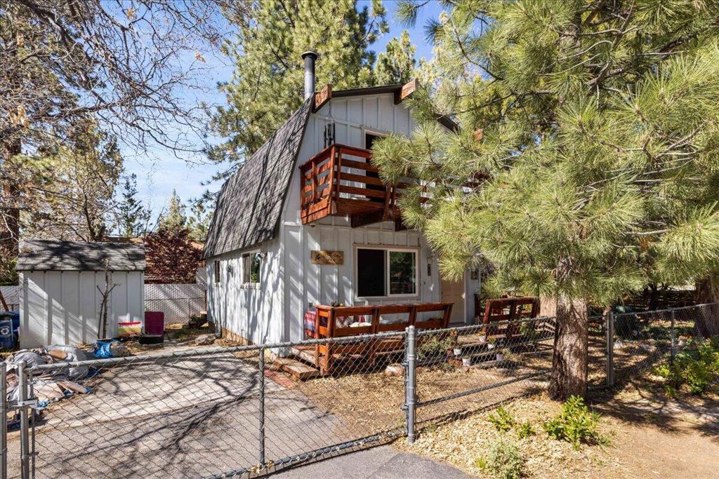 566 Santa Barbara Avenue Property Photo 4
