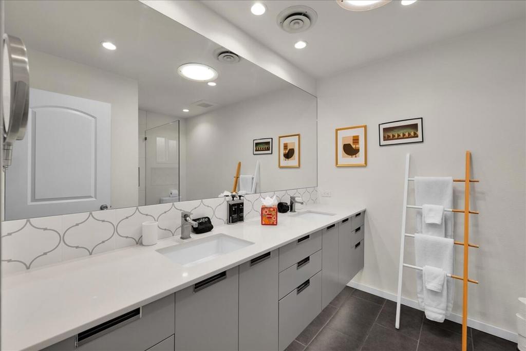 2109 E Paseo Gracia Property Photo 23