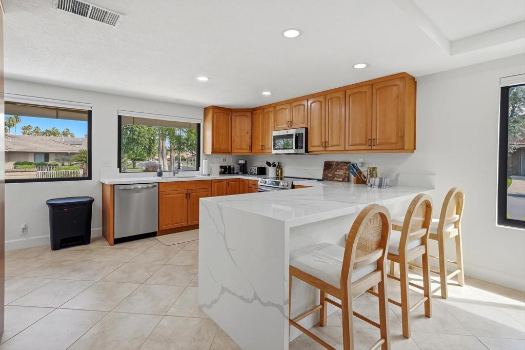 2 Maximo Way Property Photo 1