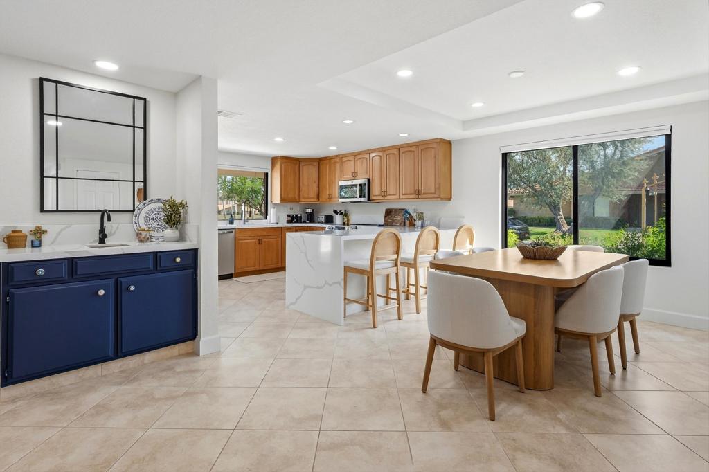 2 Maximo Way Property Photo 2