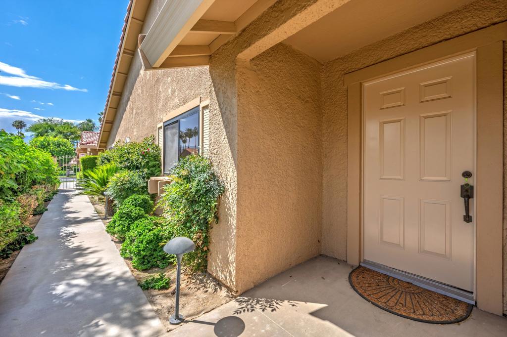 2 Maximo Way Property Photo 7