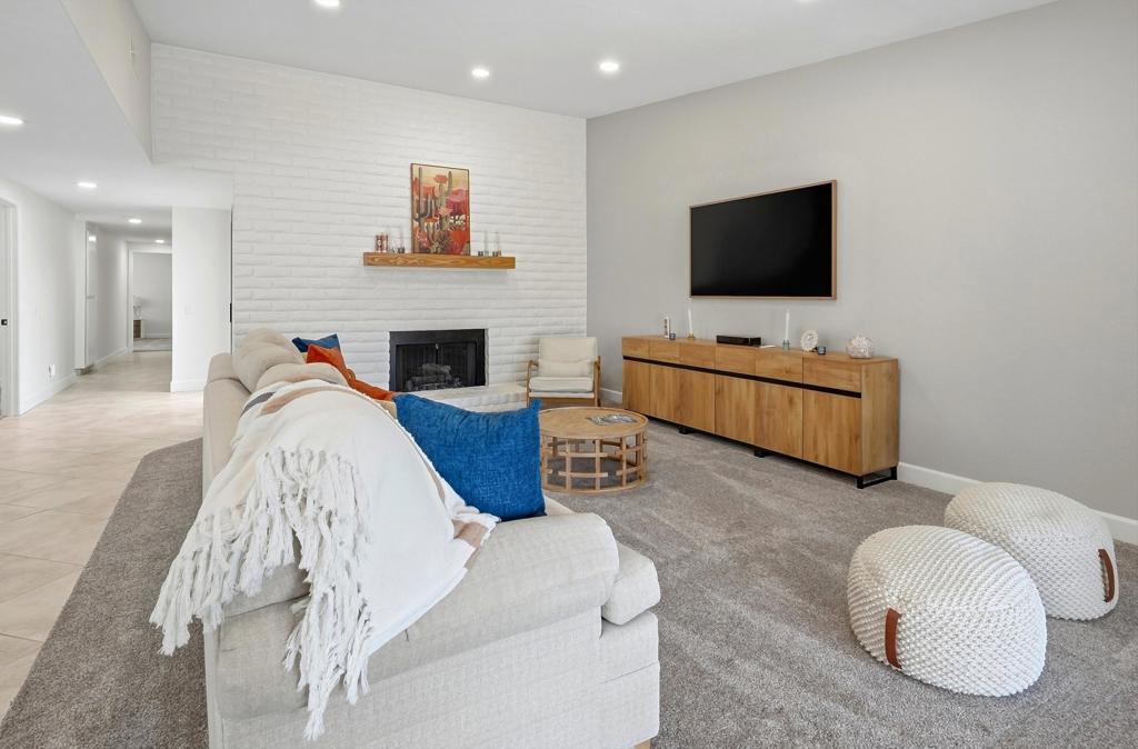2 Maximo Way Property Photo 11