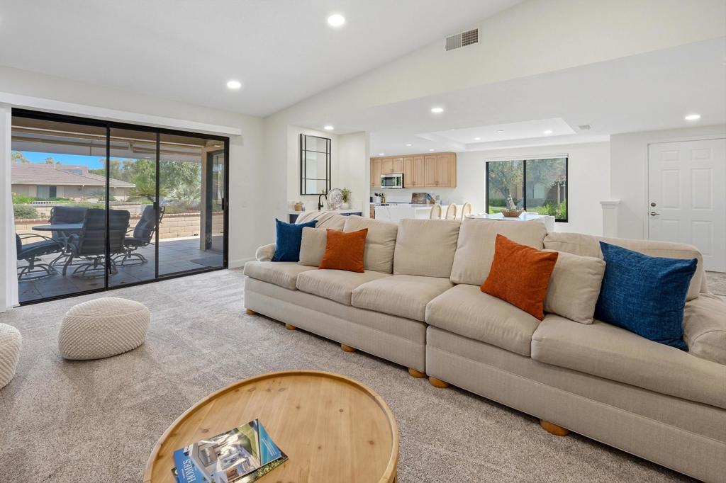 2 Maximo Way Property Photo 13