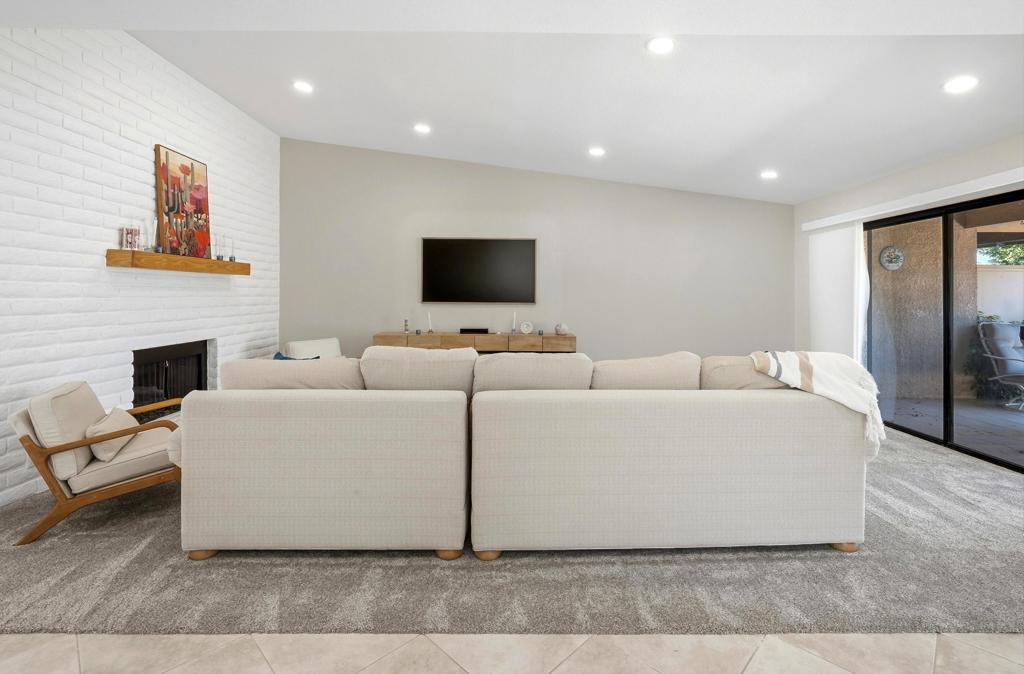 2 Maximo Way Property Photo 14