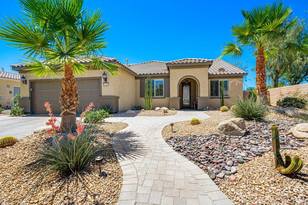 81065 Avenida Neblina Property Photo 2