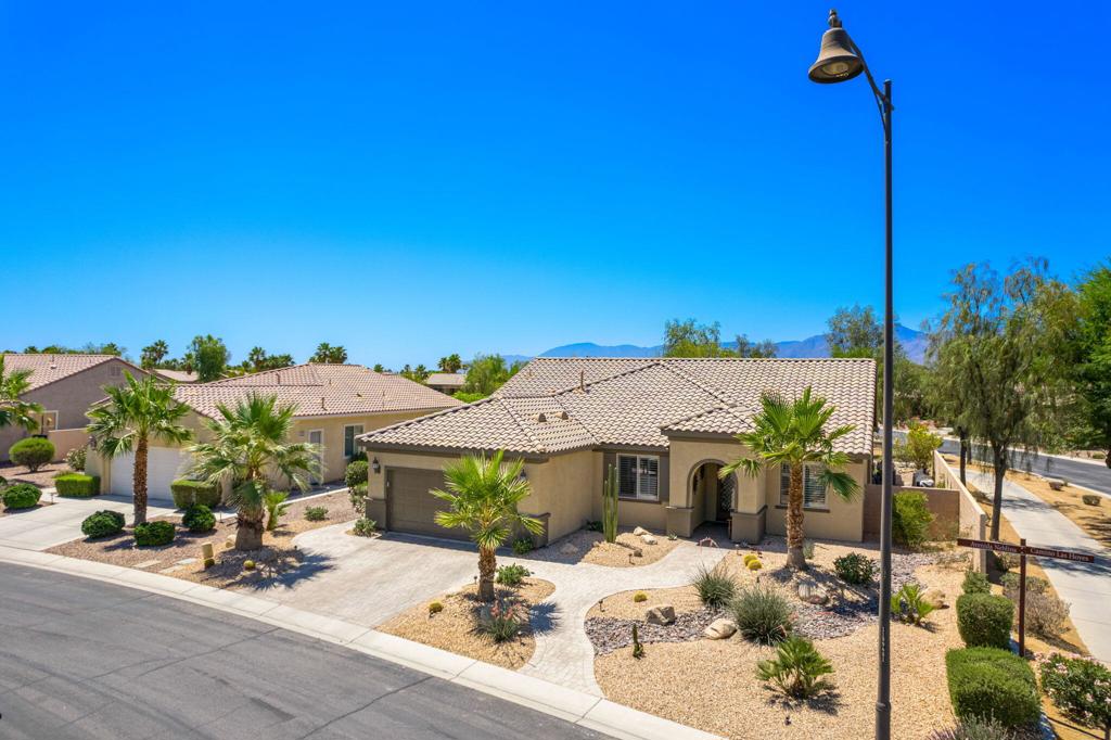81065 Avenida Neblina Property Photo 3