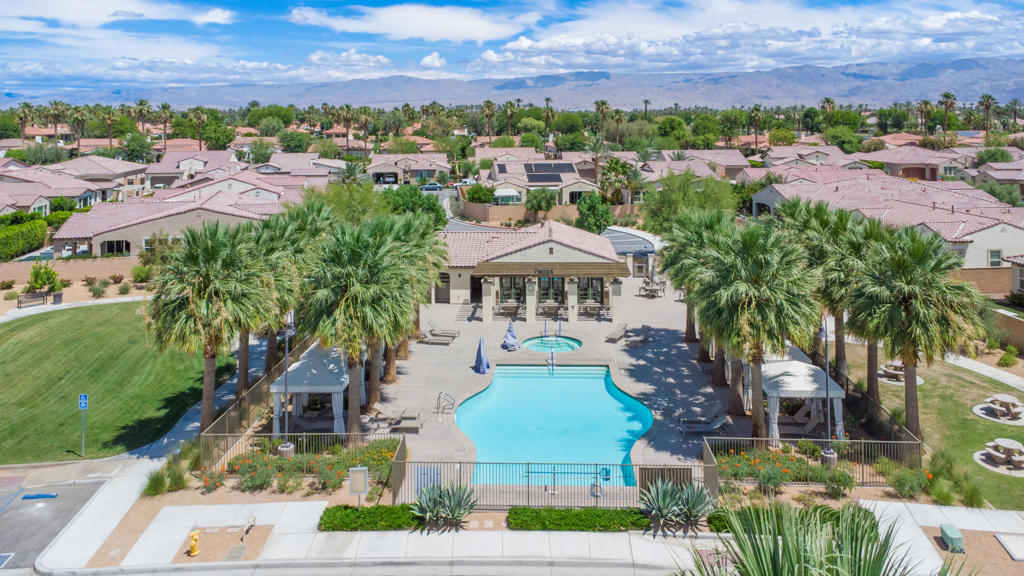 51938 Via Tolosa Property Photo 3