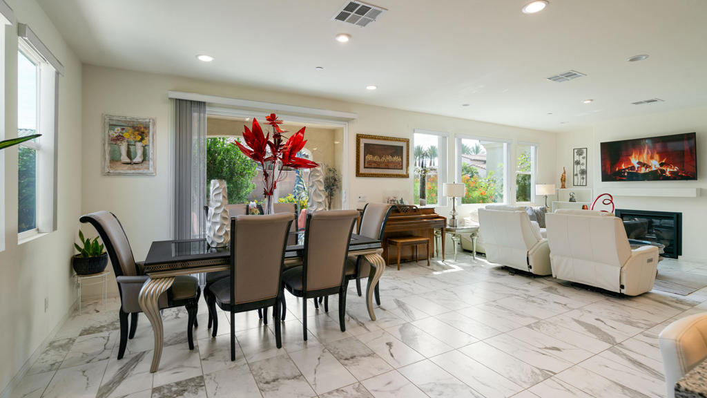 51938 Via Tolosa Property Photo 7
