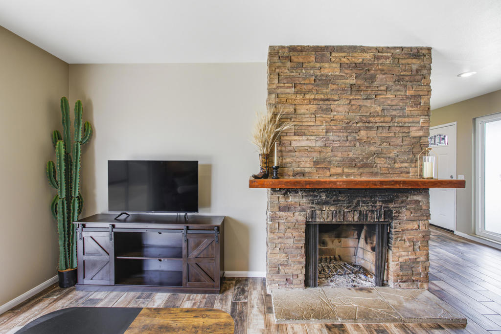 683 Sycamore Drive Property Photo 9
