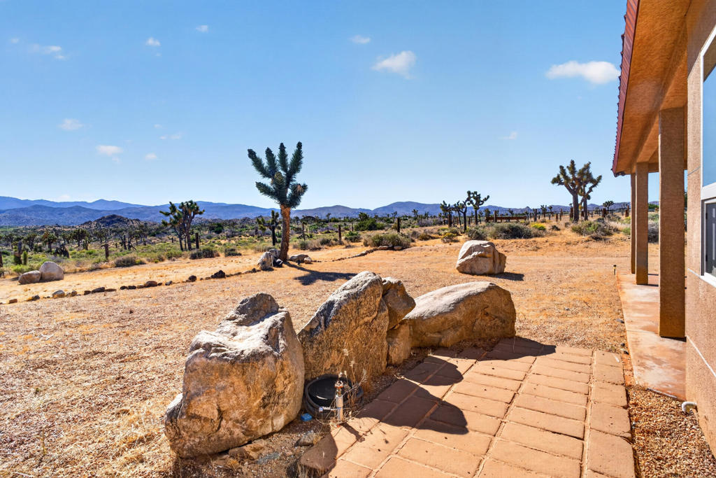 53105 Chia Trail Property Photo 4