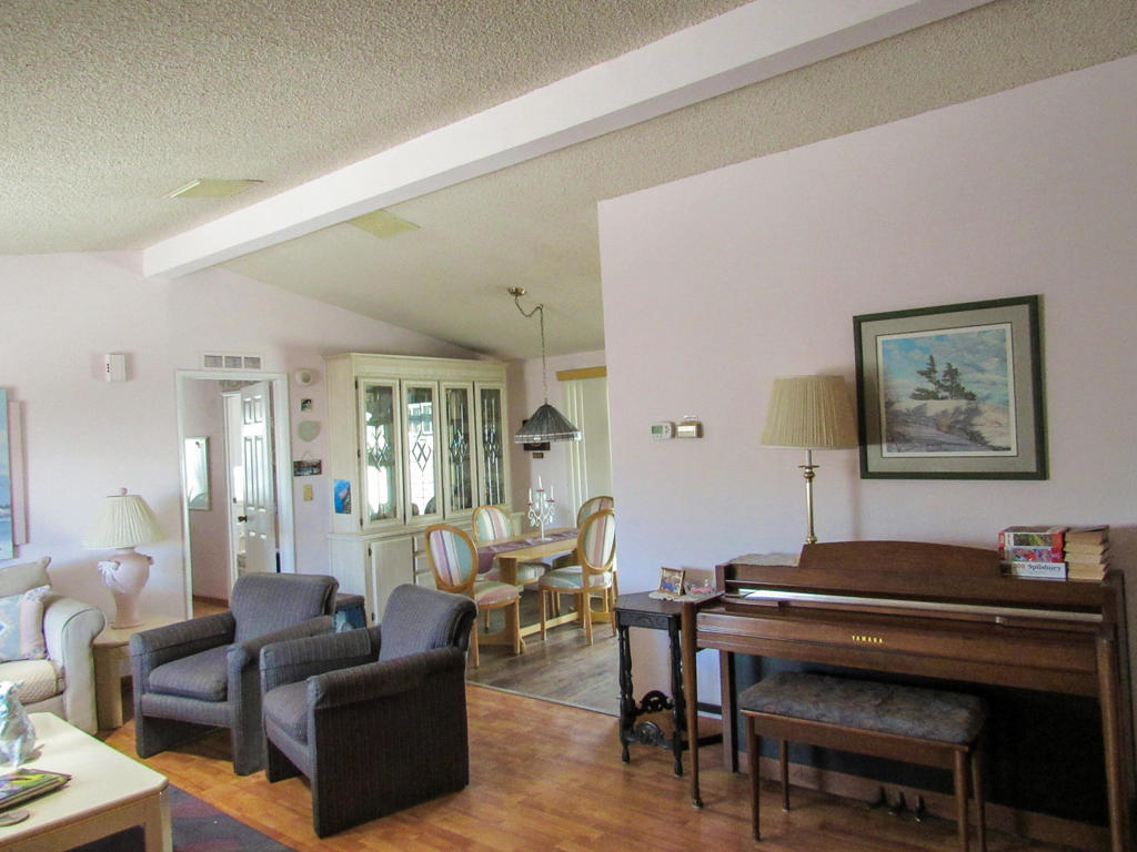 38521 Commons Valley Drive Property Photo 5