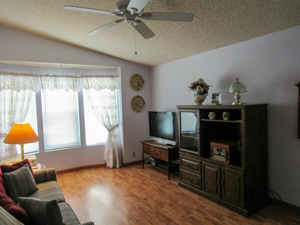 38521 Commons Valley Drive Property Photo 6