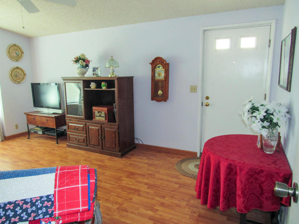 38521 Commons Valley Drive Property Photo 7