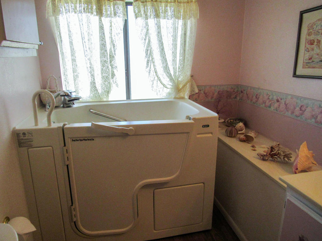 38521 Commons Valley Drive Property Photo 13