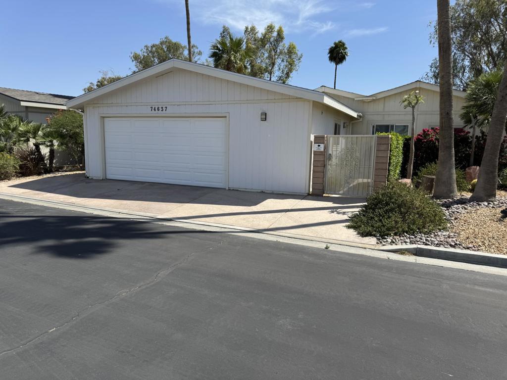 74637 Mexicali Rose Property Photo 11