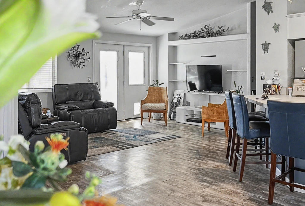 1023 S Marina Drive Property Photo 6