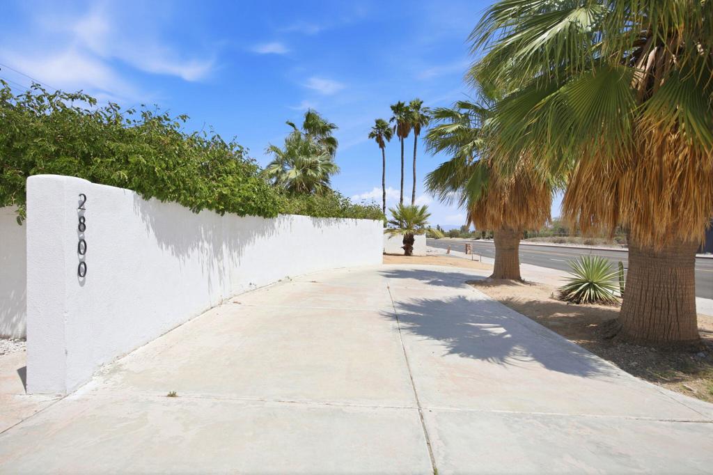 2800 E Vista Chino Property Photo 3