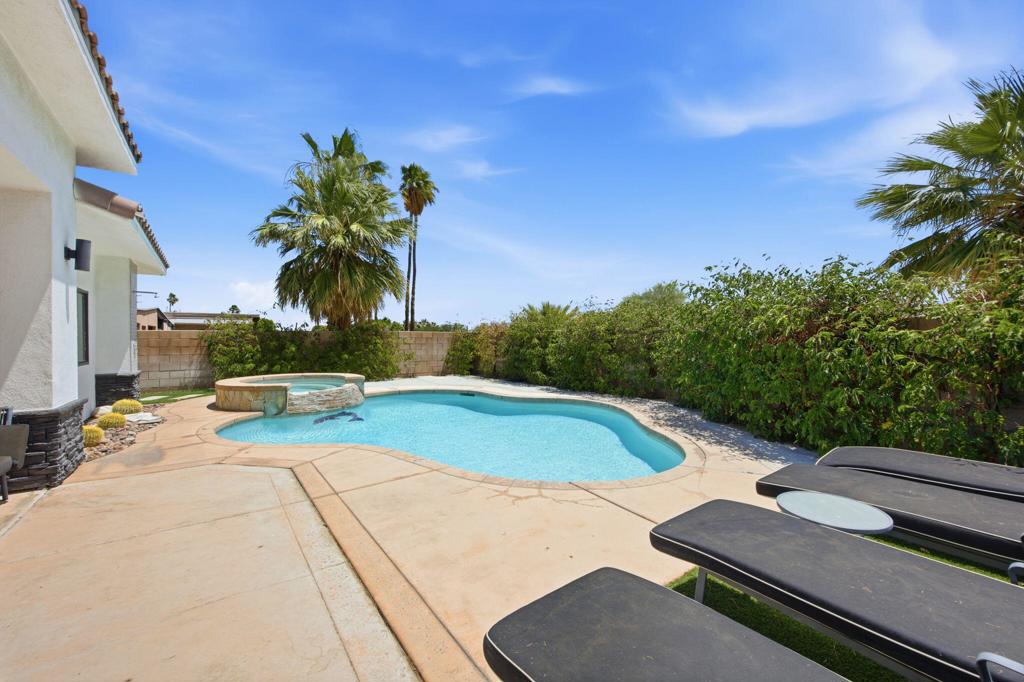 2800 E Vista Chino Property Photo 37
