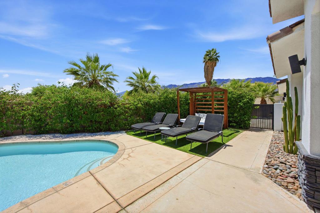 2800 E Vista Chino Property Photo 38