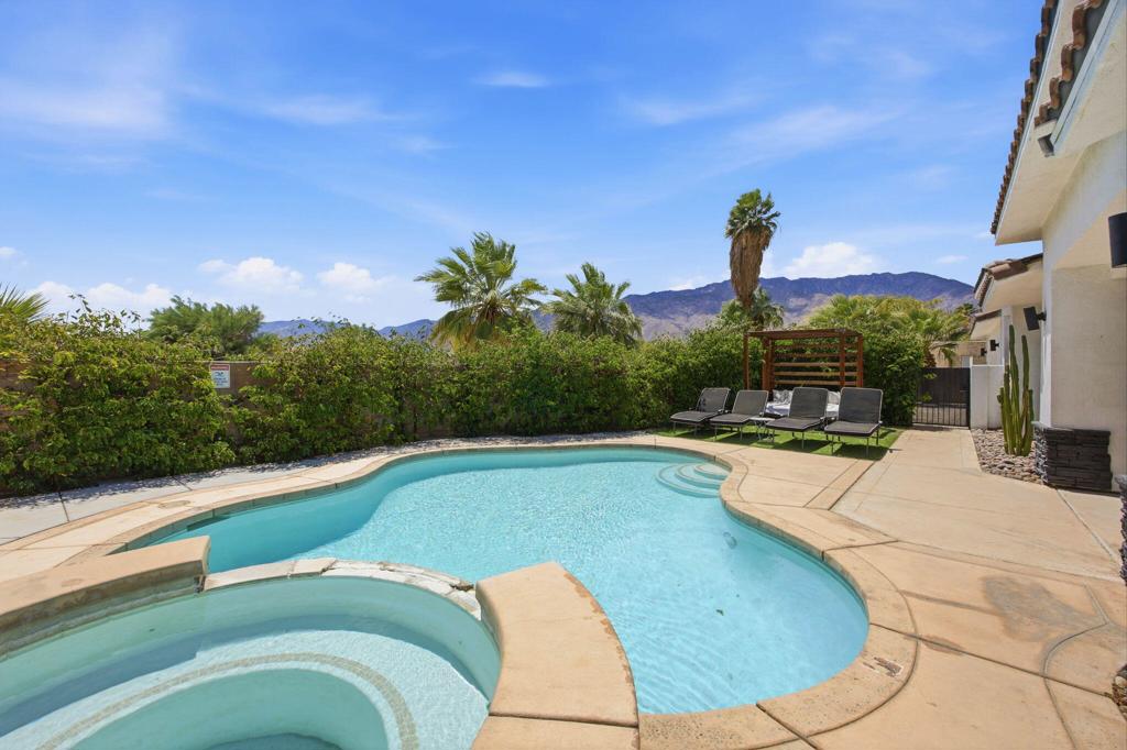 2800 E Vista Chino Property Photo 40