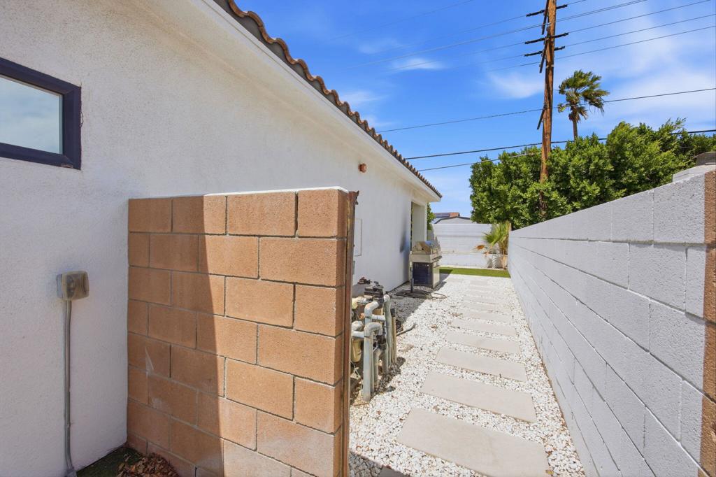 2800 E Vista Chino Property Photo 41