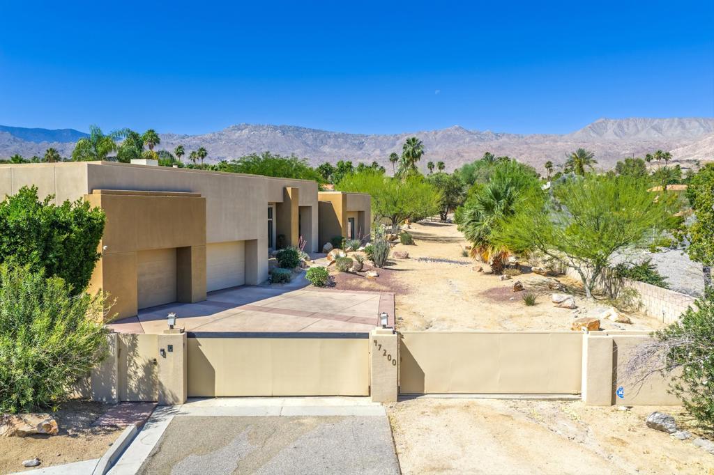 47200 Desert Lily Drive Property Photo