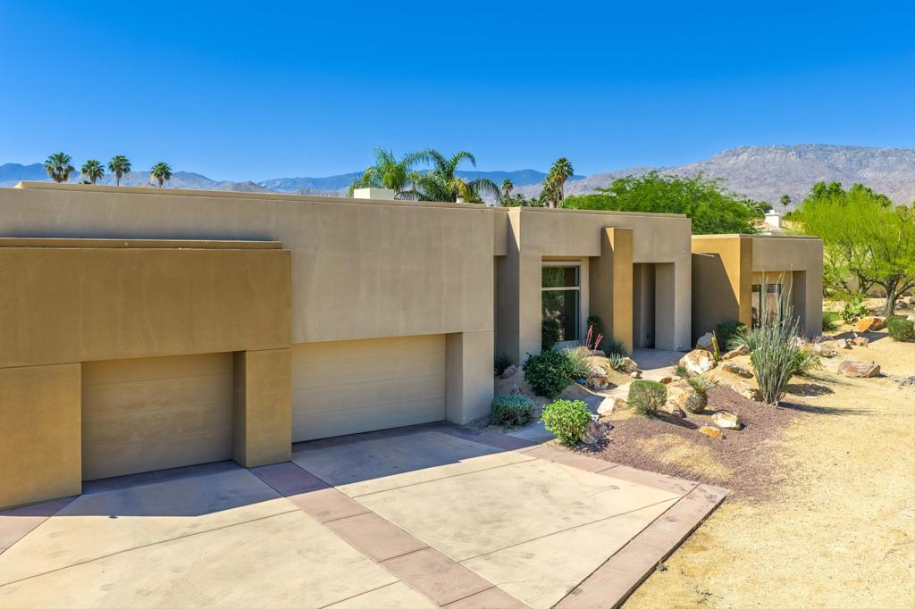 47200 Desert Lily Drive Property Photo 2